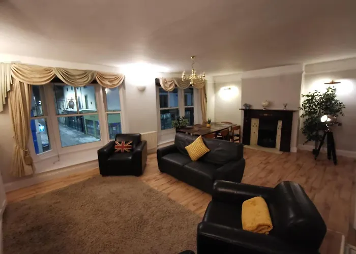 Huge 6-Bed Apartment In Darlington Centre