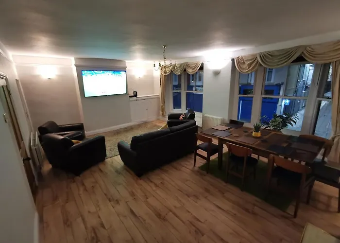 Huge 6-Bed Apartment In Darlington Centre