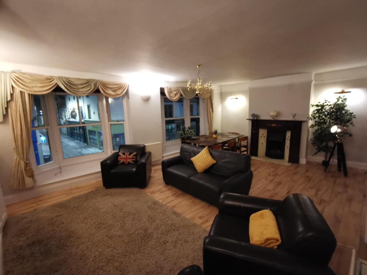 Huge 6-bed In Darlington Centre * Darlington (Durham)
