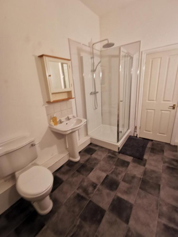 Apartment Huge 6-bed In Darlington Centre *