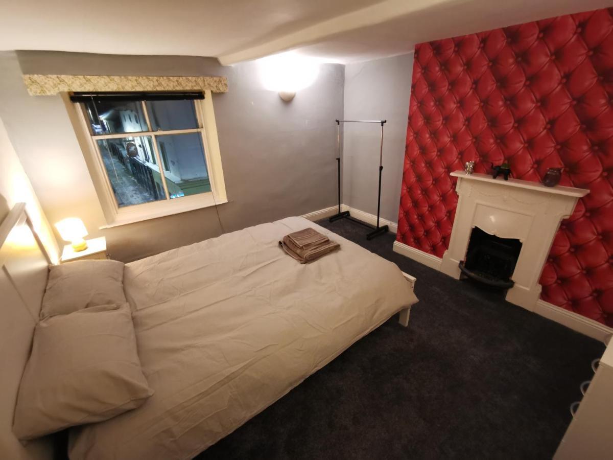 Huge 6-bed In Darlington Centre