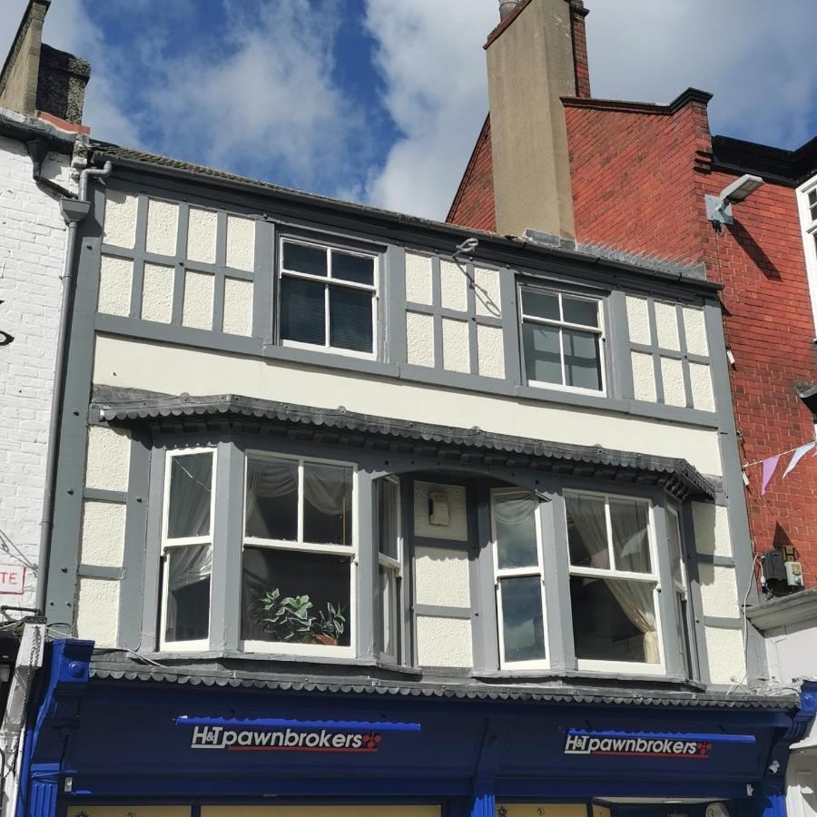 Huge 6-bed In Darlington Centre Apartment *