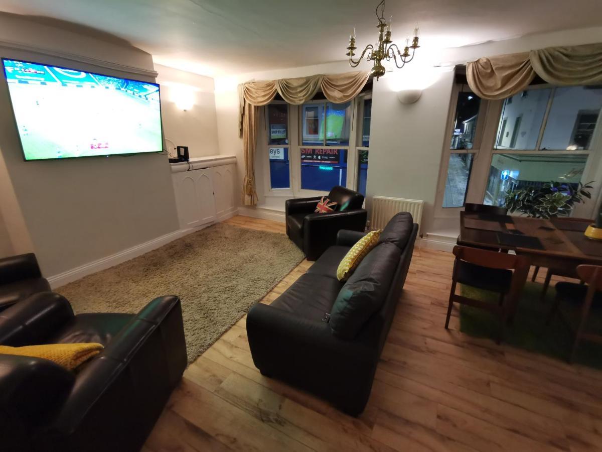 Huge 6-bed In Darlington Centre * Darlington (Durham)