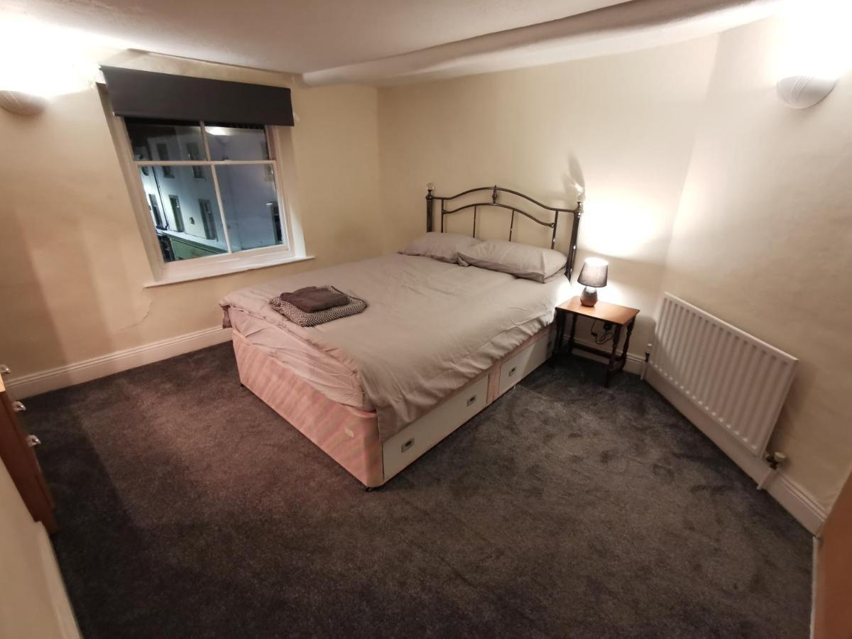 Huge 6-bed In Darlington Centre Darlington (Durham)