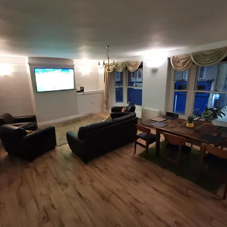 Huge 6-Bed Apartment In Darlington Centre Exterior photo