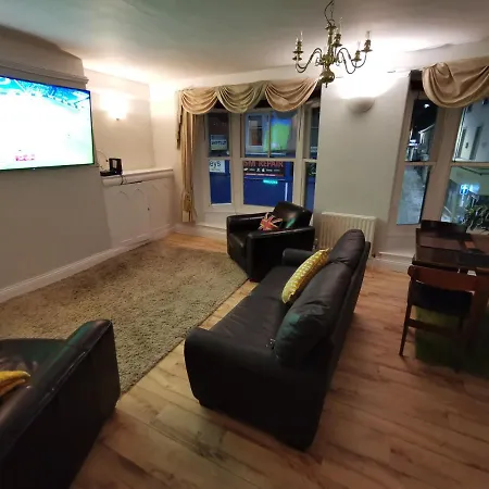 Huge 6-Bed Apartment In Darlington Centre Exterior photo